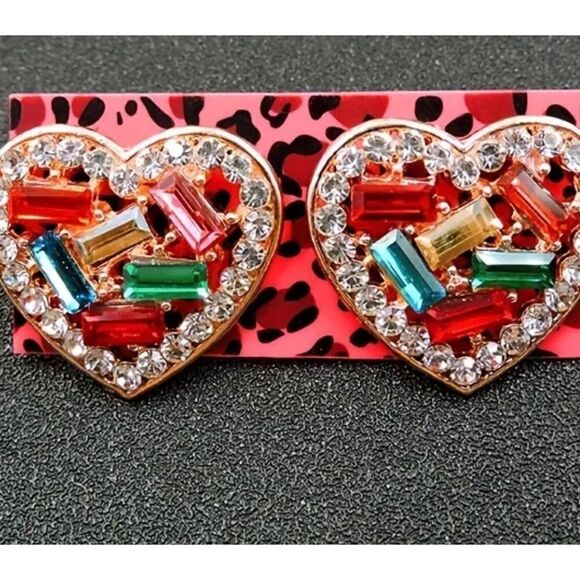 ♥️ Betsey Johnson stunning stained glass crystal studs ♥️ - Picture 1 of 6